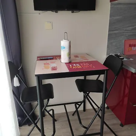 Avec Terrasse, Piscine, Acces Direct Apartmán