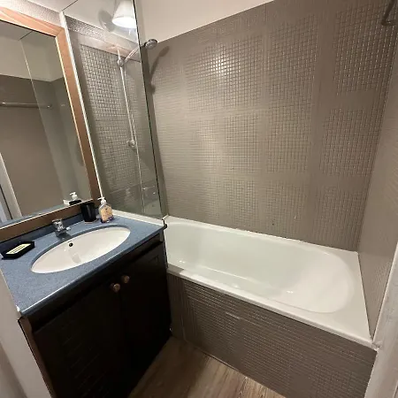 Avec Terrasse, Piscine, Accès Direct *