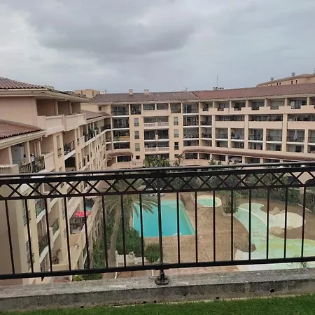 Avec Terrasse, Piscine, Acces Direct *